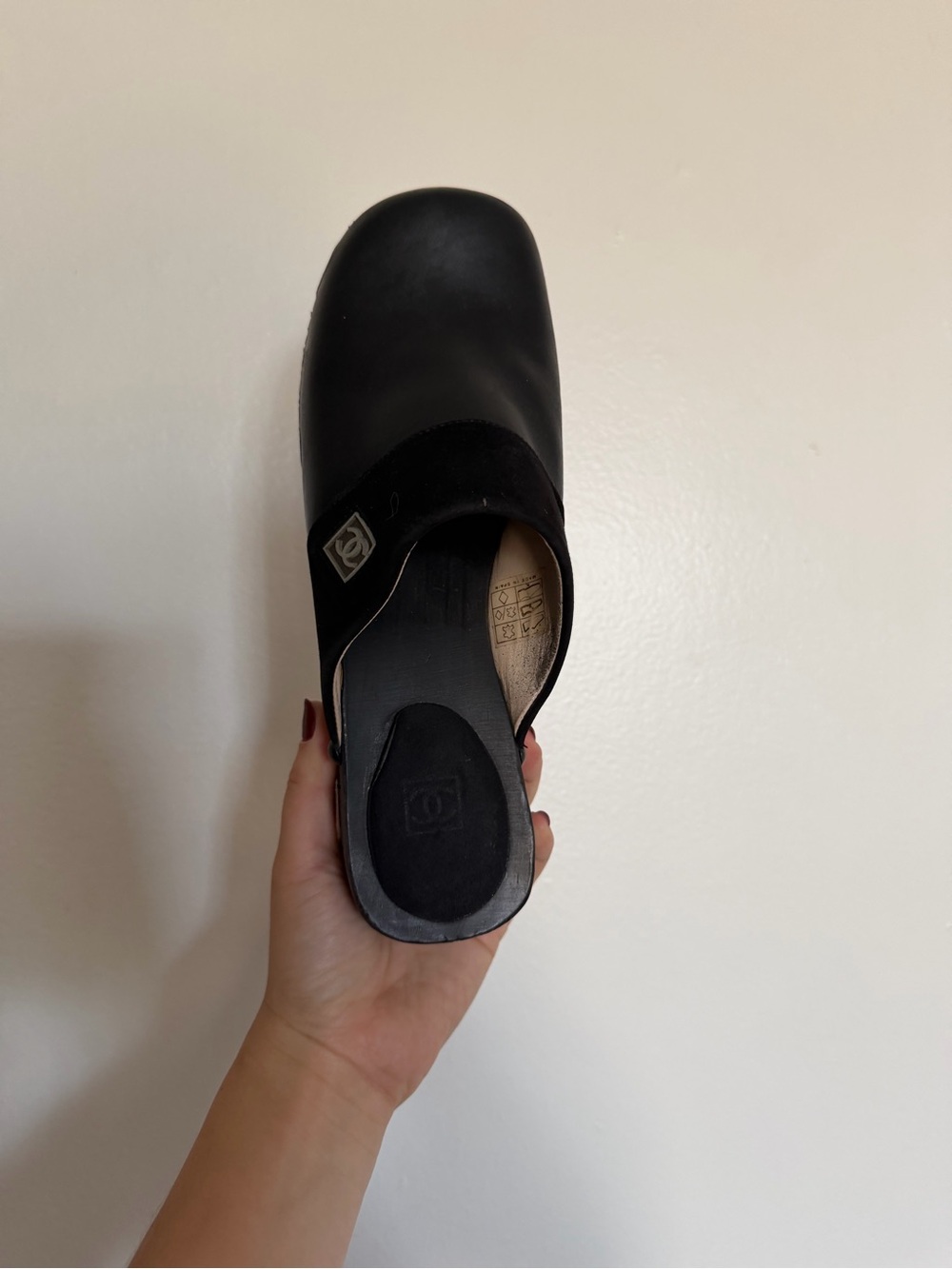 CHANEL Black Leather Clog Mule with Logo Plaque - Picture 2 of 8